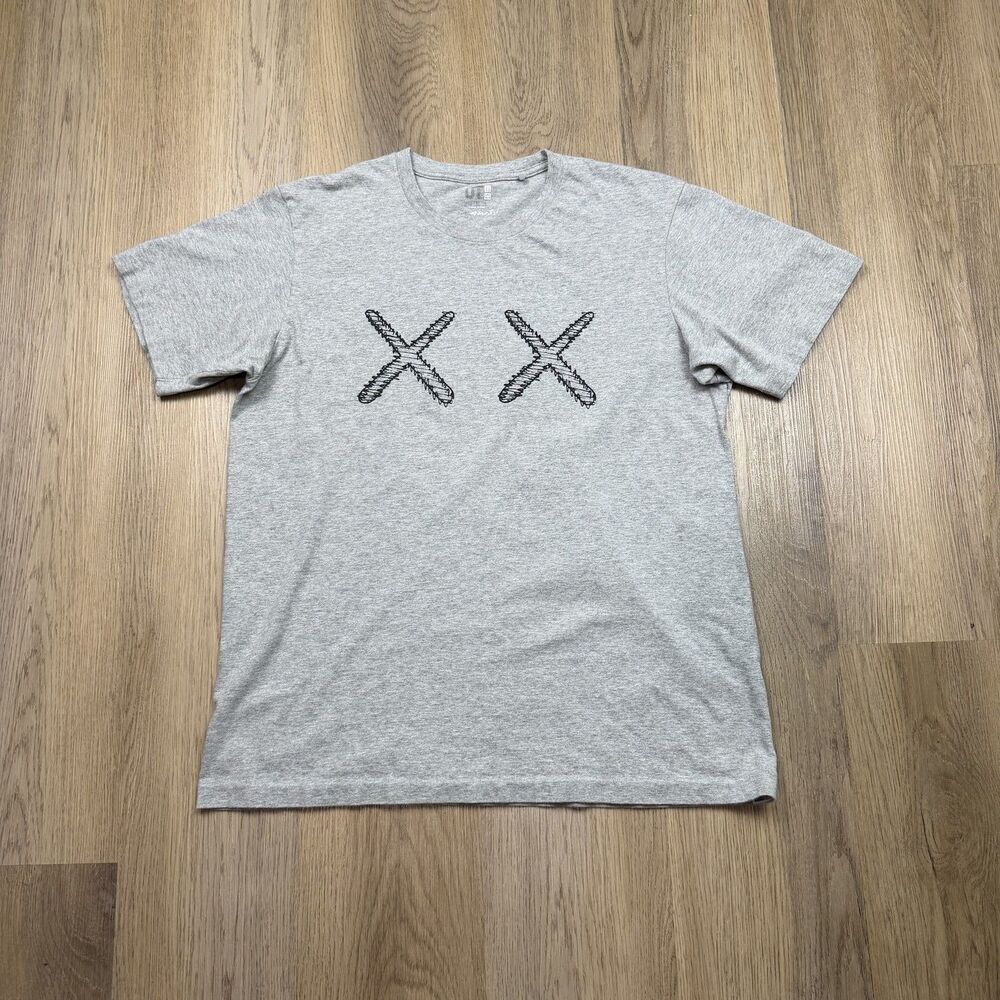 Uniqlo KAWS Shirt Mens Large Gray XX Logo Back Graphic Tee UT Streetwear Art